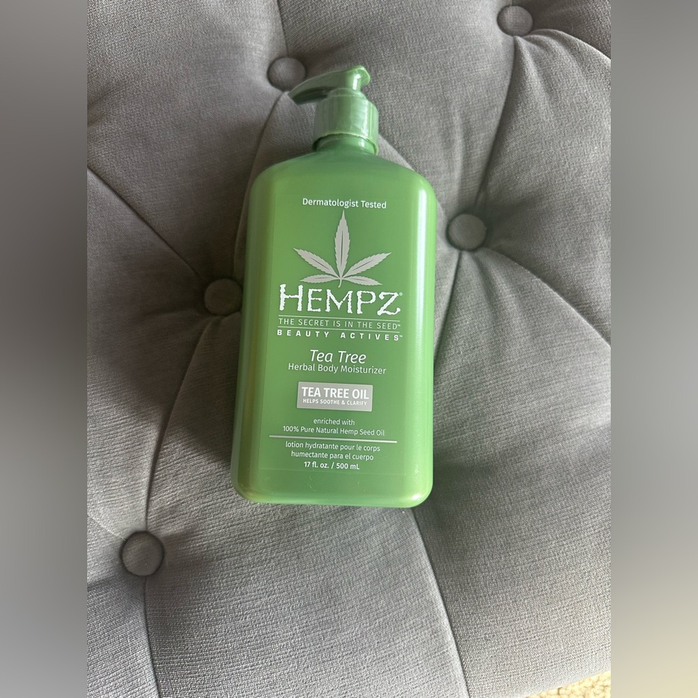Hempz Tea Tree Herbal Body Moisturizer 17 fl. oz. - NWT
